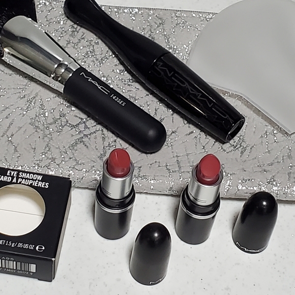 MAC Cosmetics Holiday Makeup Set Bundle 143S Brush Lipstick - Picture 3 of 5
